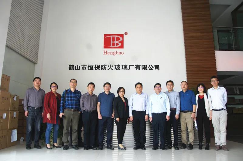 國家重點科研項目——復合防火玻璃制造技術與產業(yè)示范線順利通過專家組現場驗收